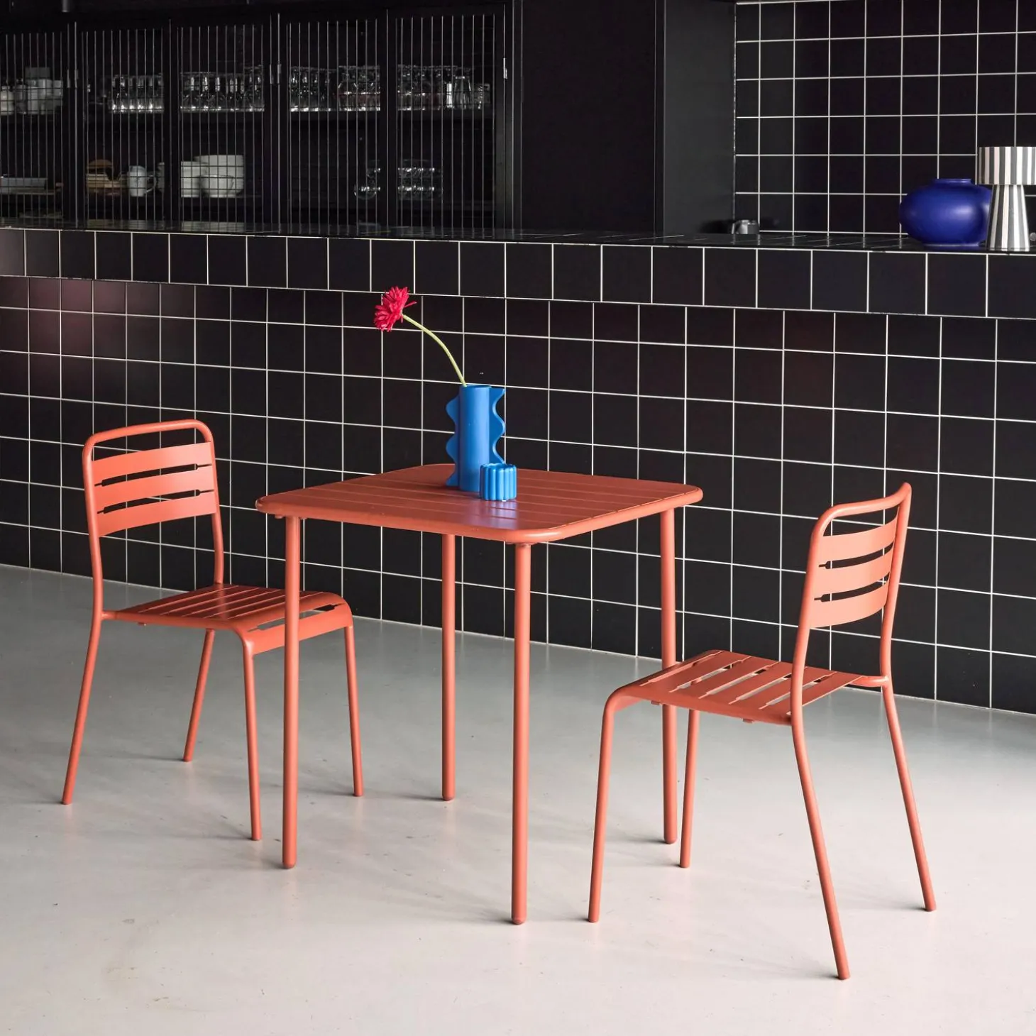 Conjunto de jardim com mesa em metal com 2 cadeiras