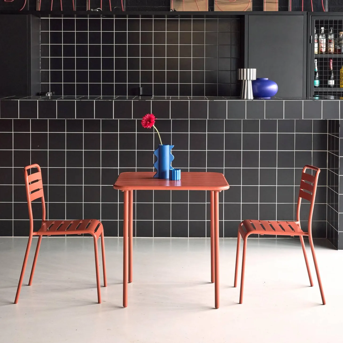 Conjunto de jardim com mesa em metal com 2 cadeiras