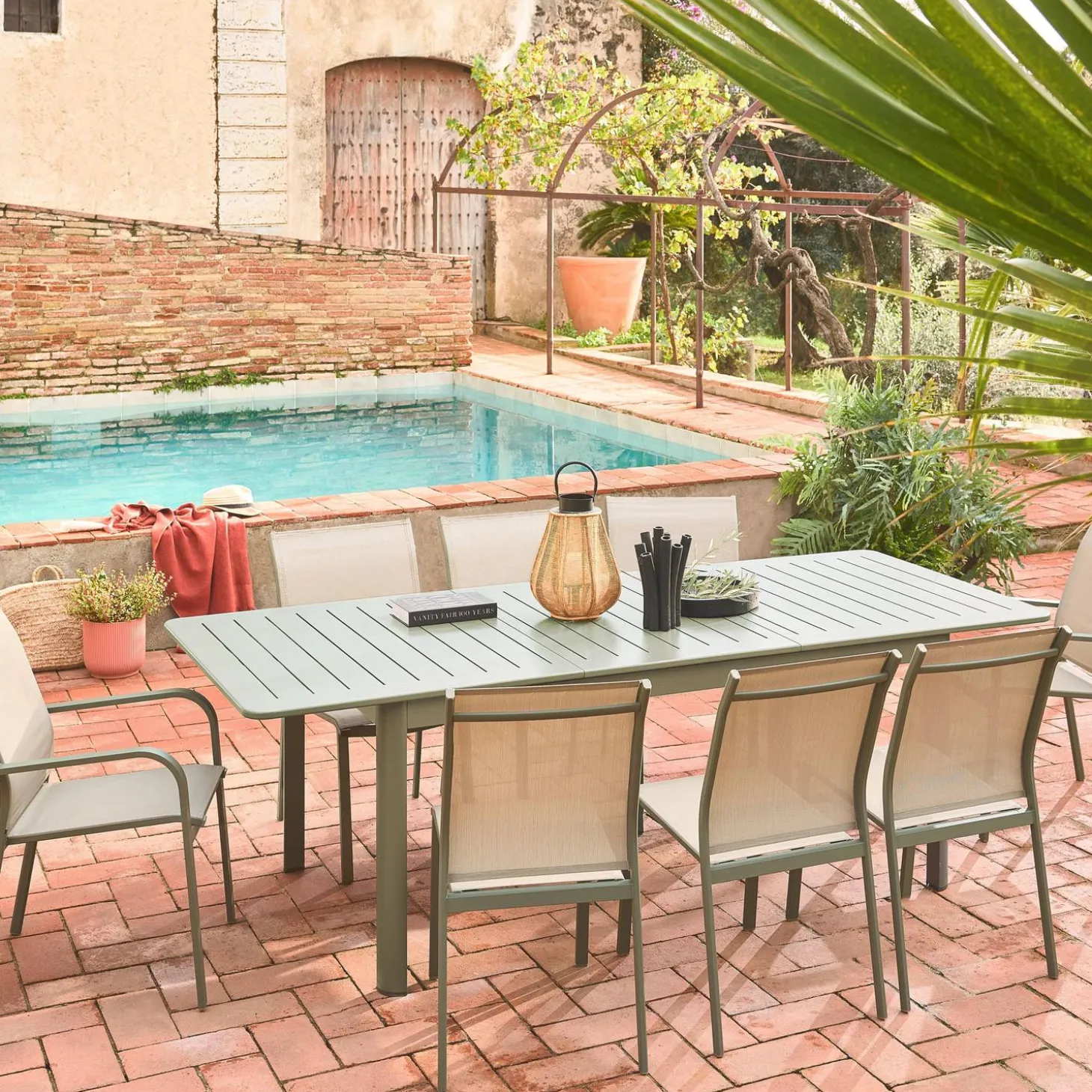 Conjunto de jardim com mesa extensível de alumínio com 6 cadeiras e 2 poltronas