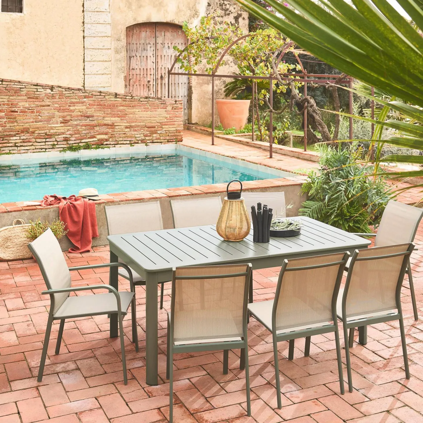 Conjunto de jardim com mesa extensível de alumínio com 6 cadeiras e 2 poltronas