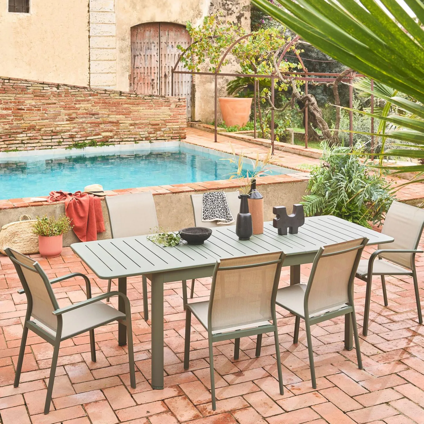 Conjunto de jardim com mesa extensível em alumínio com 4 cadeiras e 2 poltronas