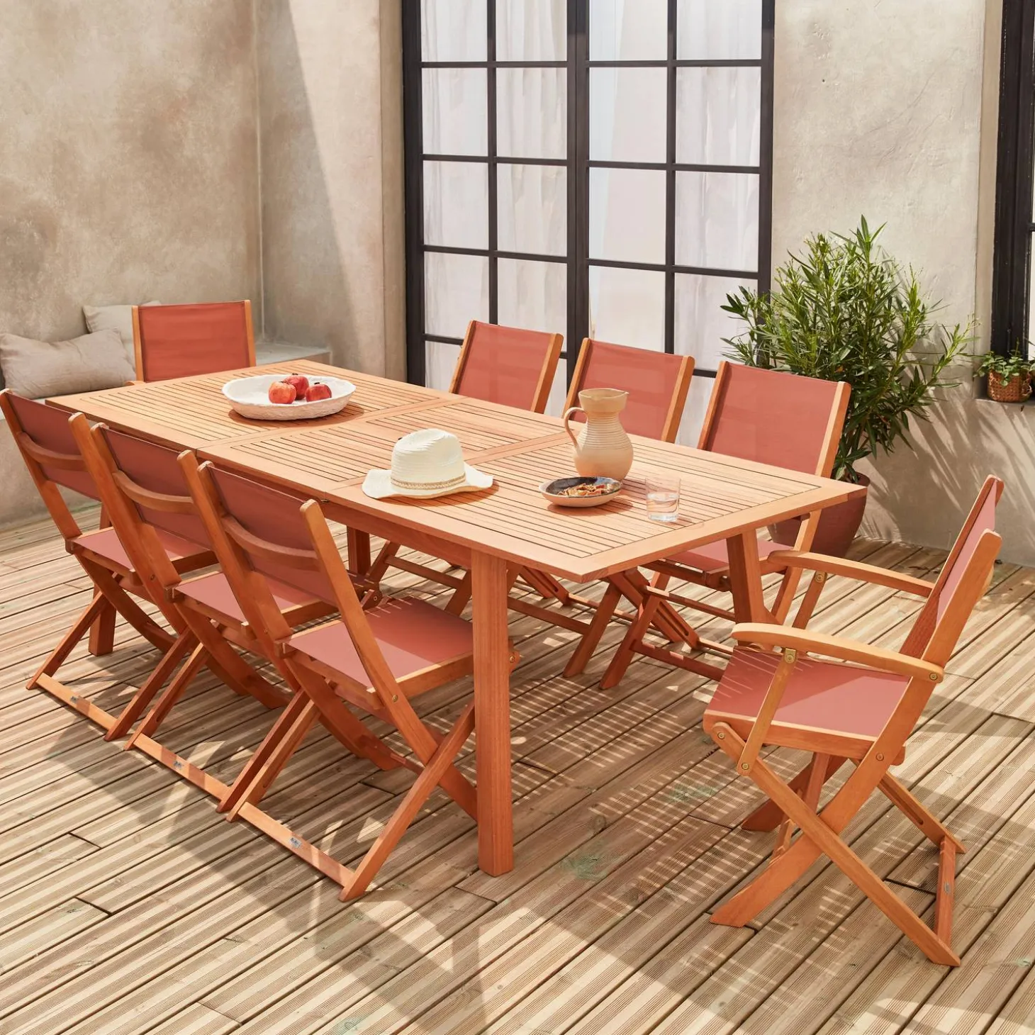 Conjunto de jardim com mesa extensível em madeira com 8 cadeiras