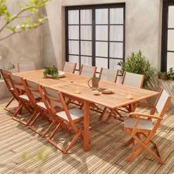 Conjunto de jardim com mesa extensível em madeira com 10 cadeiras