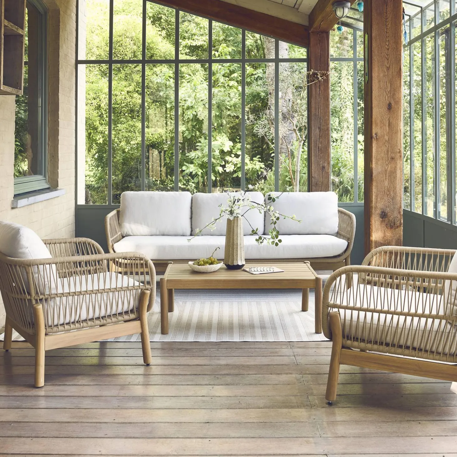 Conjunto de jardim com sofá e poltronas em acácia e corda de 5 lugares