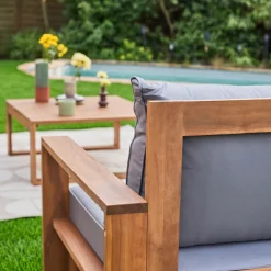 Conjunto de mobiliário de jardim com sofá e poltrona em madeira, 5 lugares