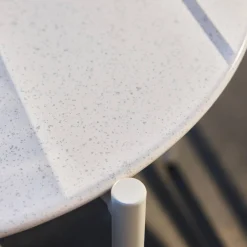 Conjunto de 2 poltronas reclináveis com mesa redonda em aço