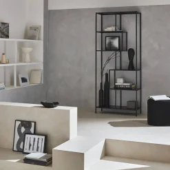 Estante assimétrica de 6 níveis em metal preto