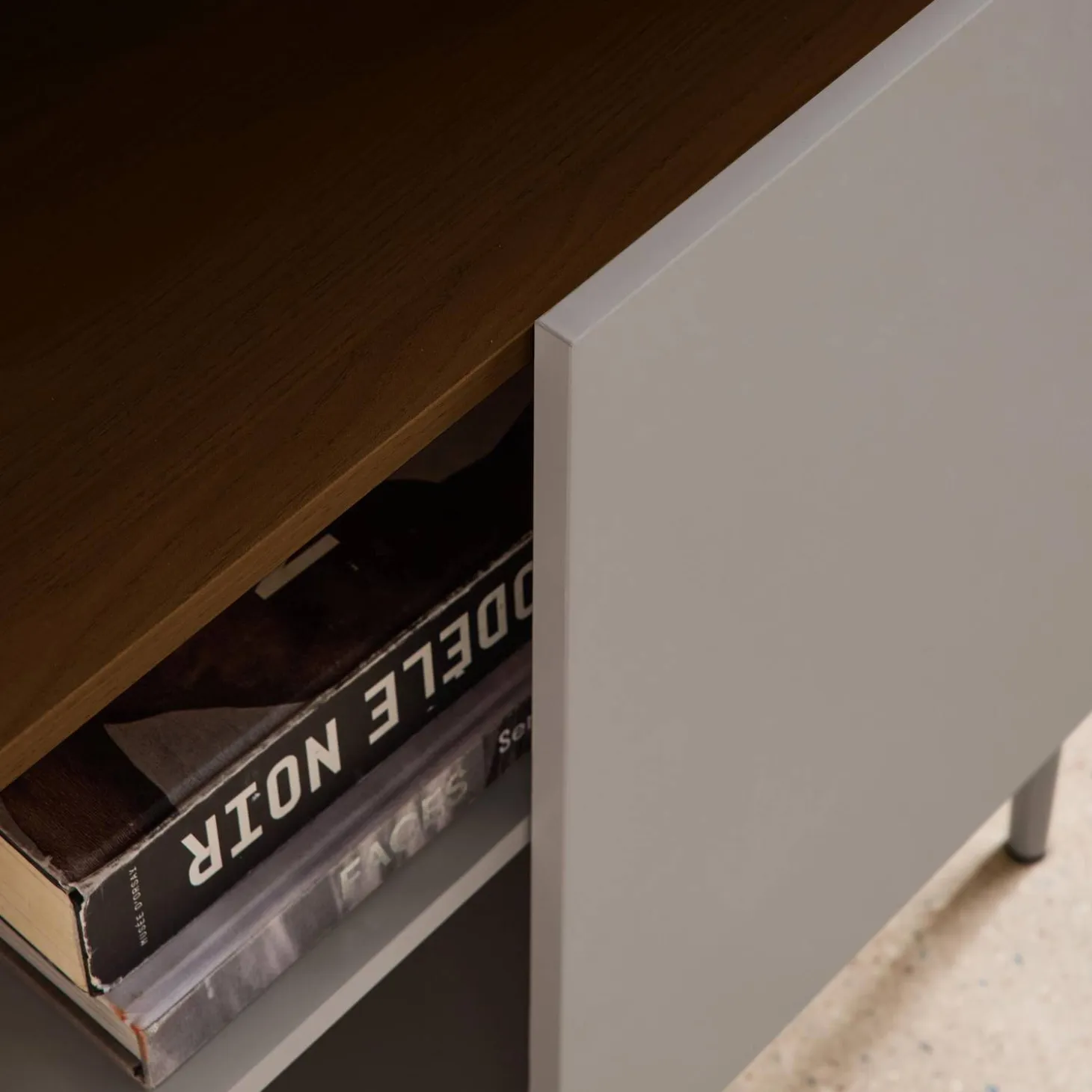 Estante, biblioteca de metal e decoração de madeira com 6 níveis