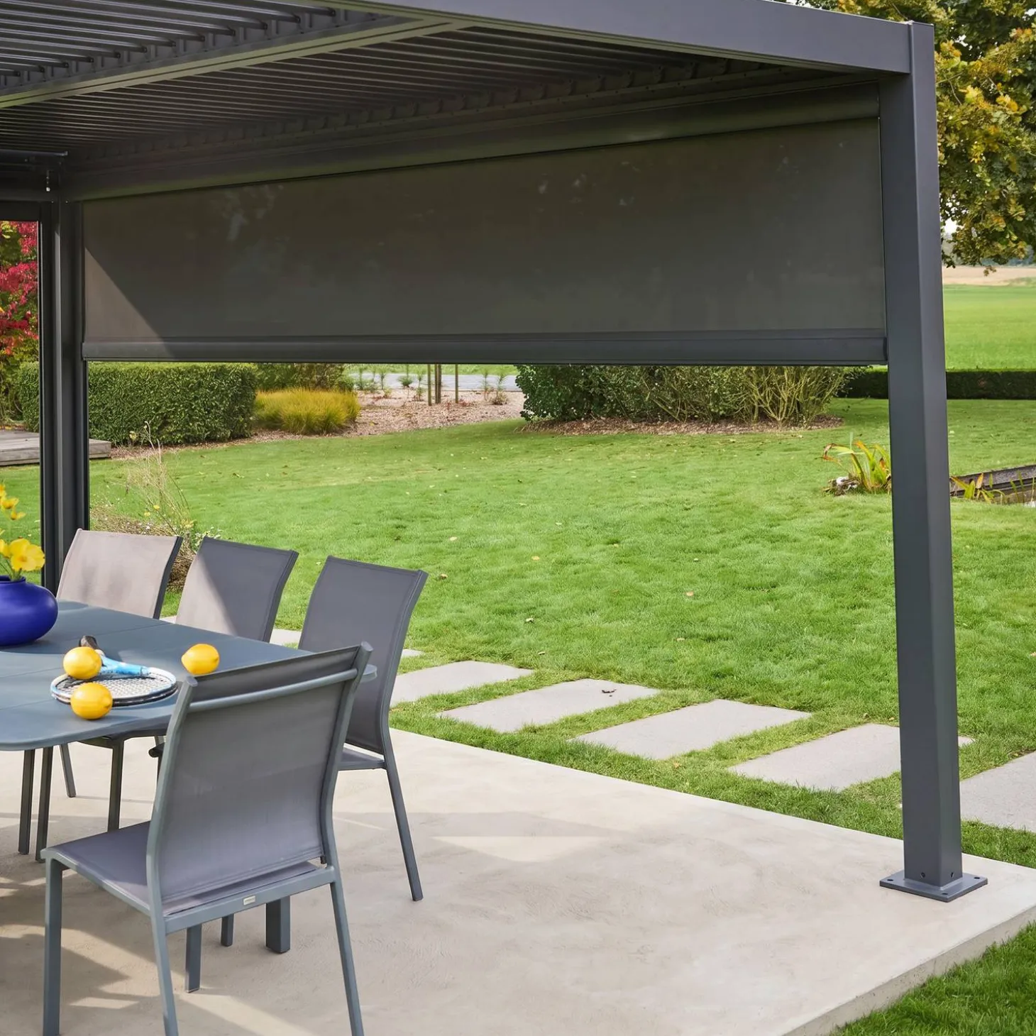 Estore lateral de enrolar em alumínio e textilene para pérgola bioclimática, 4m