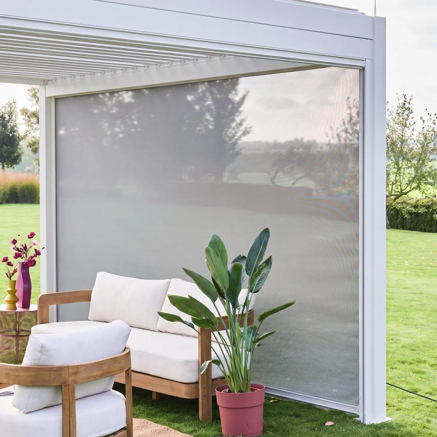 Estore lateral de enrolar em alumínio e textilene para pérgola bioclimática, 4m