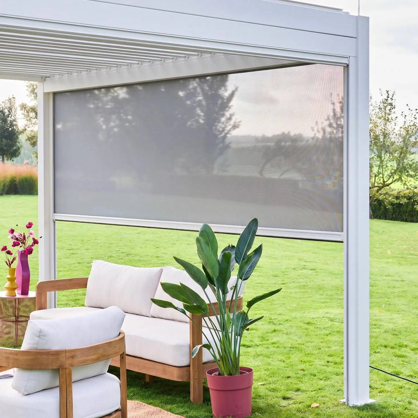 Estore lateral de enrolar em alumínio e textilene para pérgola bioclimática, 4m