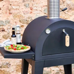 Forno de pizza de exterior a carvão com prateleira de apoio