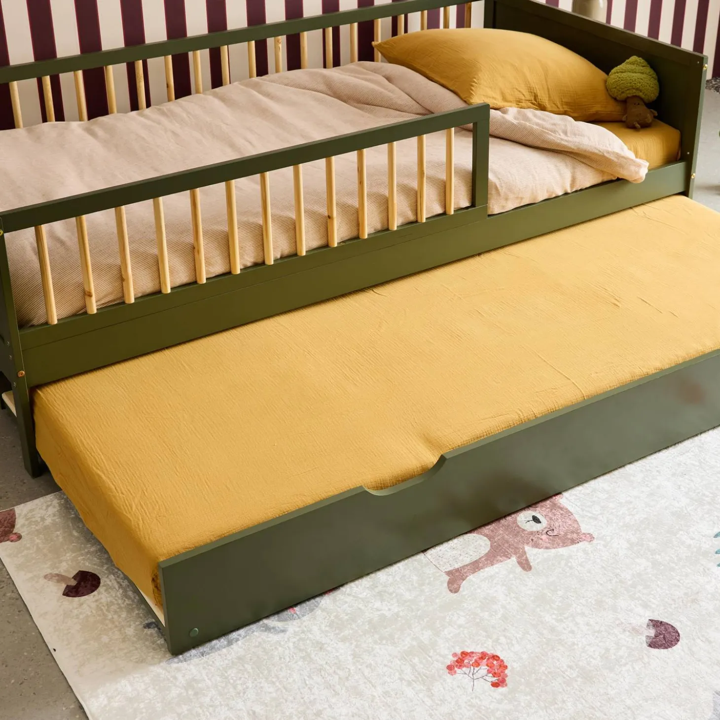Gaveta da cama infantil Roya em madeira de pinho natural