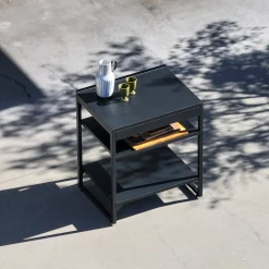 Módulo de cozinha exterior em aço com 2 prateleiras