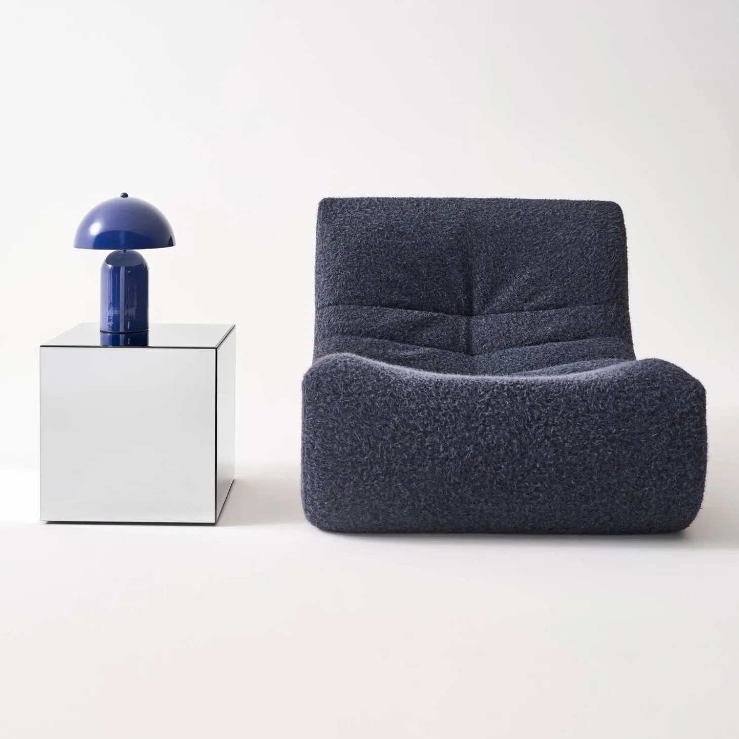 Mesa de apoio cubo espelhado, 40cm