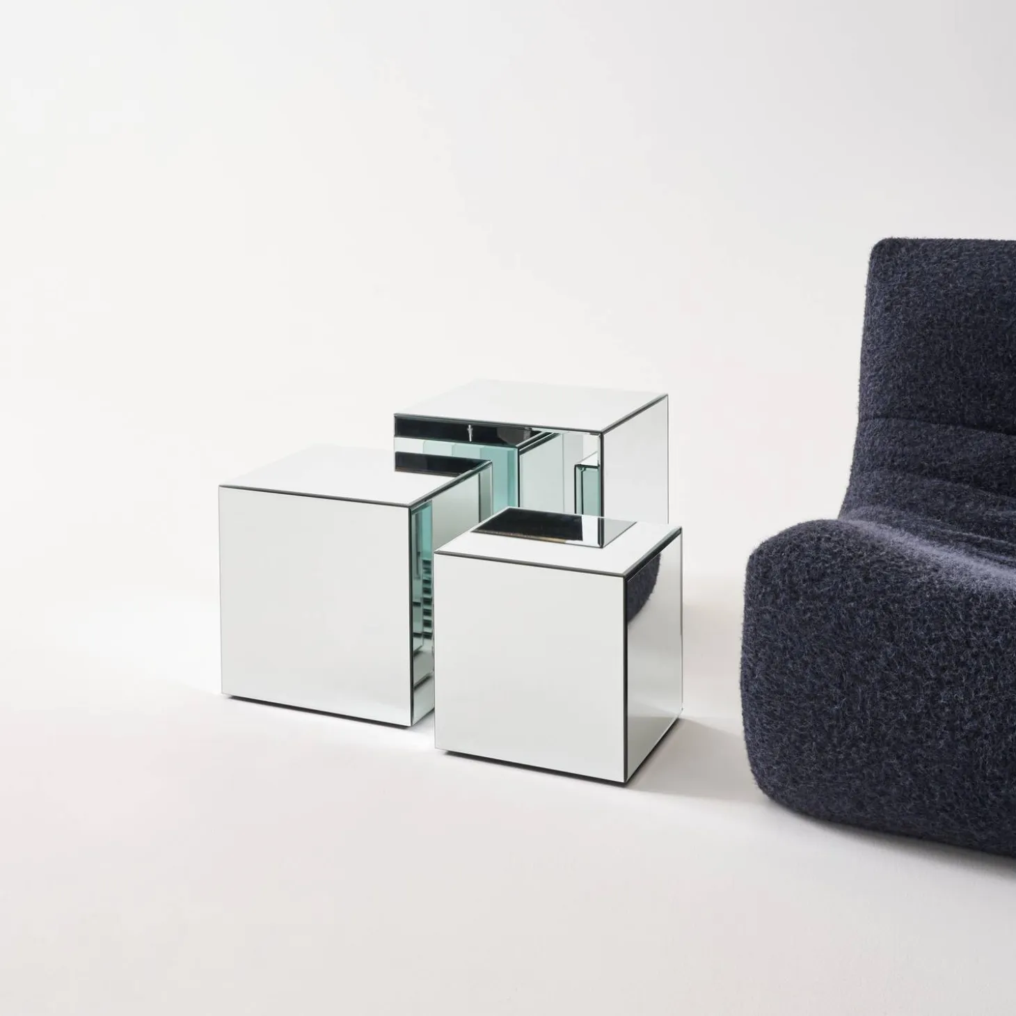 Mesa de apoio cubo espelhado, 40cm