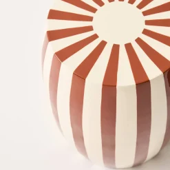 Mesa de apoio em aço esmaltado, listras bicolores