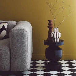 Mesa de apoio o mesa de cabeceira em metal
