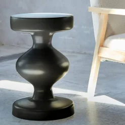 Mesa de apoio o mesa de cabeceira em metal