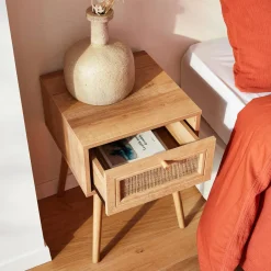 Mesa de cabeceira com efeito madeira e cana, 1 gaveta