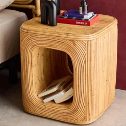 Mesa de cabeceira com nicho, em rotim natural