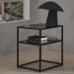 Mesa de cabeceira em metal preto com prateleira