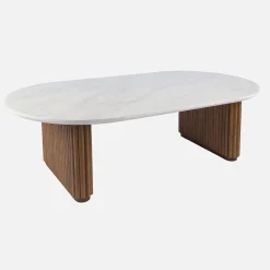 Mesa de centro oval em madeira de seringueira com acabamento em efeito pedra