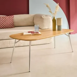 Mesa de centro retangular com decoração em madeira