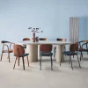 Mesa de jantar com estrutura em madeira, 8 lugares, 210cm