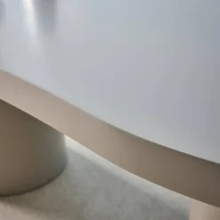 Mesa de jantar com estrutura em madeira, 8 lugares, 210cm