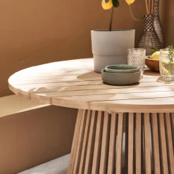 Mesa de jantar em madeira de 4 lugares