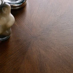 Mesa de jantar oval em madeira para 6 lugares
