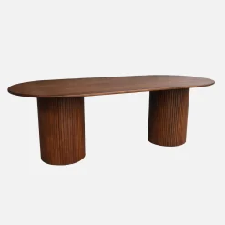 Mesa de jantar oval em madeira de seringueira para 8 lugares