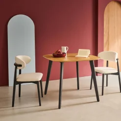 Mesa de jantar quadrada efeito madeira com pés de metal para 4 lugares