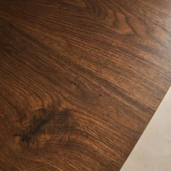 Mesa de jantar quadrada efeito madeira com pés de metal para 4 lugares