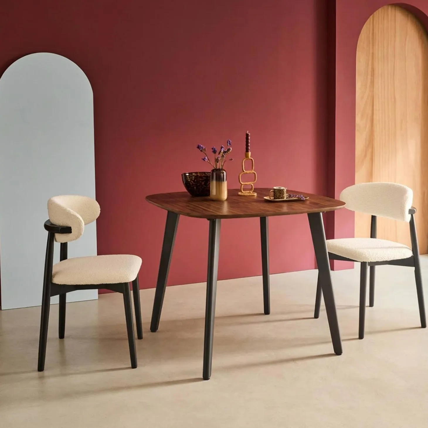 Mesa de jantar quadrada efeito madeira com pés de metal para 4 lugares