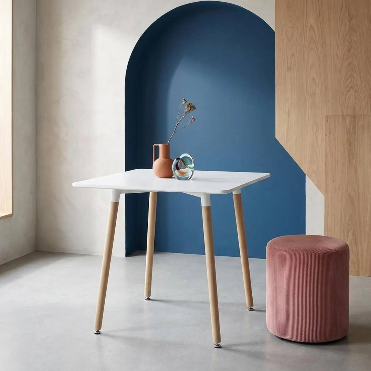 Mesa de jantar quadrada escandinava em madeira para 2 lugares