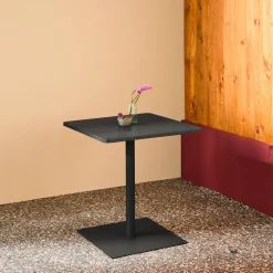 Mesa de jardim bistrô quadrada de aço, 2 lugares