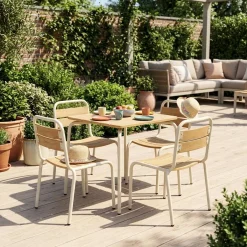 Mesa de jardim infantil em aço e madeira com 4 cadeiras