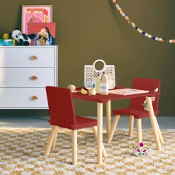 Mesa infantil quadrada em madeira de pinho com 2 cadeiras