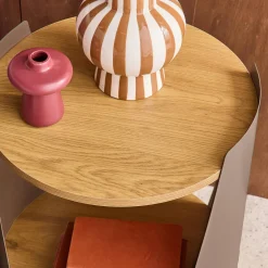 Mesa lateral, mesa de cabeceira em metal e madeira com rodas