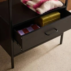 Móvel de entrada, cabideiro de metal com guarda-roupa e 2 gavetas