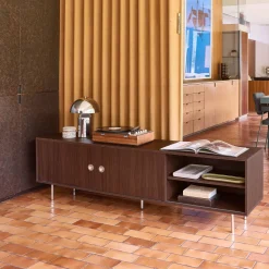 Móvel de TV vintage com acabamento em madeira e aço inoxidável de 2 portas, 180cm