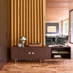 Móvel de TV vintage com acabamento em madeira e aço inoxidável de 2 portas, 180cm