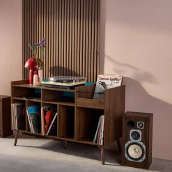 Móvel de vinil XL vintage bicolor com decoração em madeira e fundo colorido, 130cm