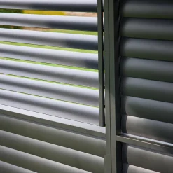 Persiana com lâminas ajustáveis 1.3m para pérgola bioclimática 3x4m