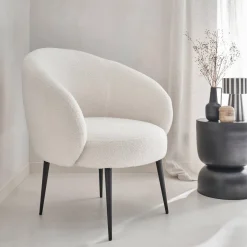 Poltrona aconchegante com design de metal e cachos
