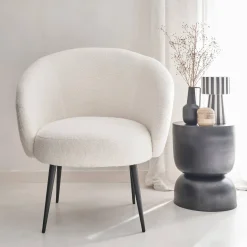 Poltrona aconchegante com design de metal e cachos