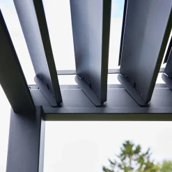 Pérgola bioclimática em alumínio 3x4 + 3 persianas de 1.3m