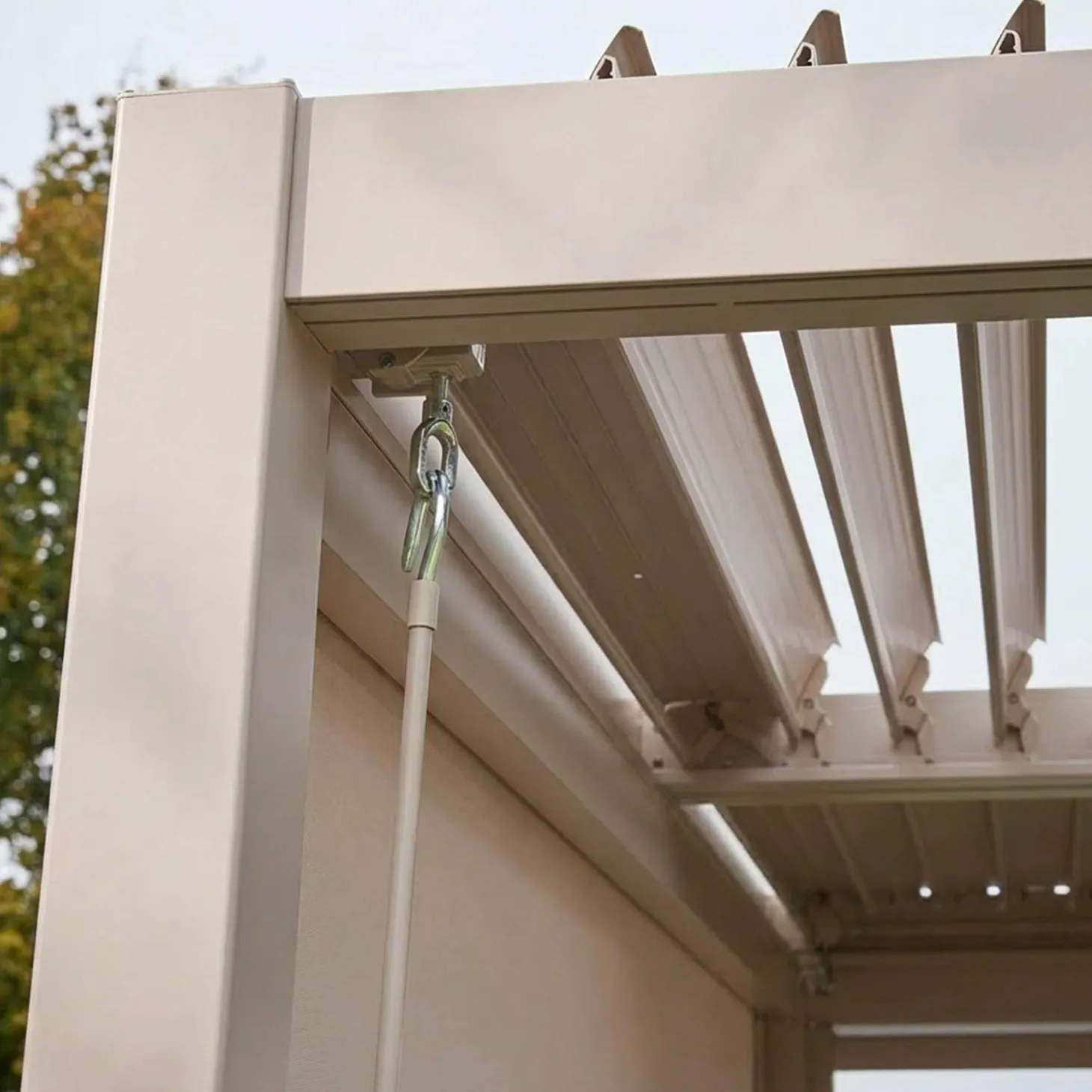 Pérgola bioclimática em alumínio e aço 3x4m com lâminas ajustáveis